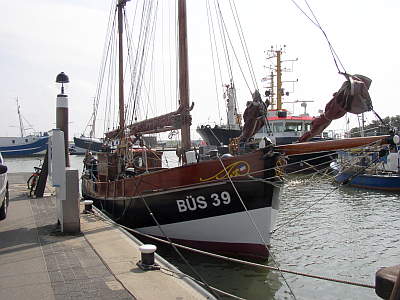 Ein schöner restaurierter Fischkutter als Museumsstück im Büsumer Museumshafen. Dieses Schiff lässt alle Holzboot-Fans neidisch werden …